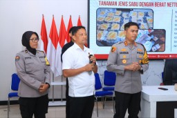 Polres Ngawi Gagalkan Penyelundupan Sabu Seberat 29,98 Kilogram asal Cina 