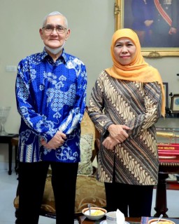 Kenang Mendiang Try Sutrisno, Gubernur Jatim Khofifah : Beliau Sosok Prajurit dan Negarawan Sejati